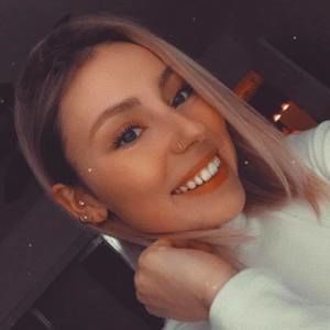 Meet your Posher, Noémie